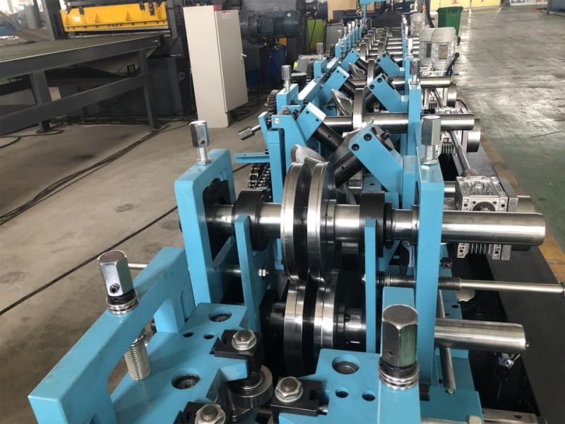 CZ型鋼成型機設備生產(chǎn)線