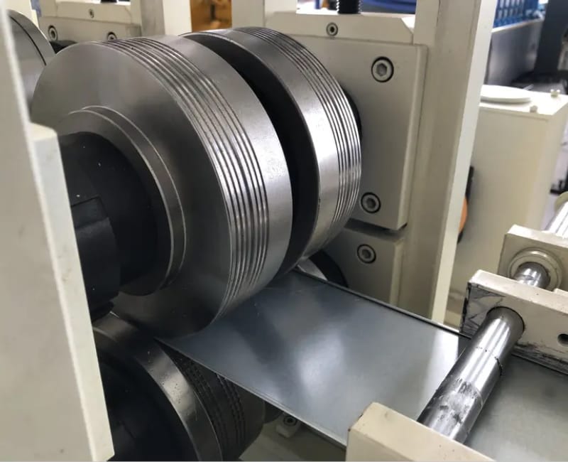 高速全自動隔墻龍骨設備生產(chǎn)線