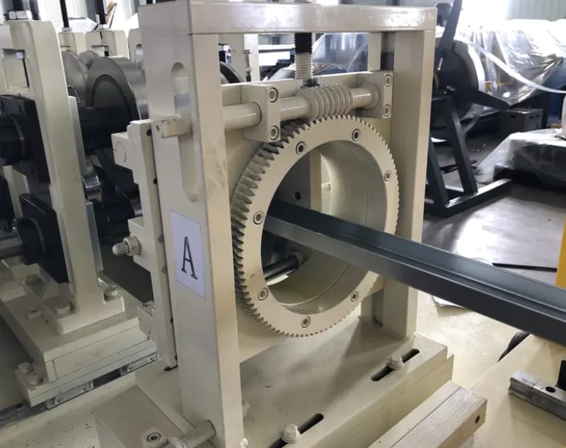 高速全自動隔墻龍骨設備生產(chǎn)線