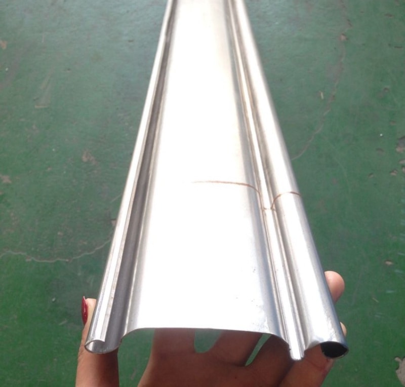 金屬卷簾門成型機