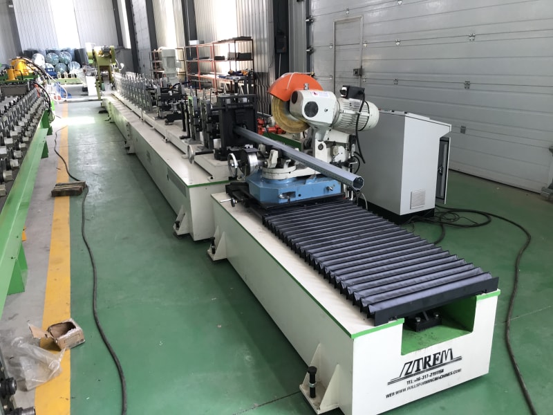 金屬卷簾門成型機