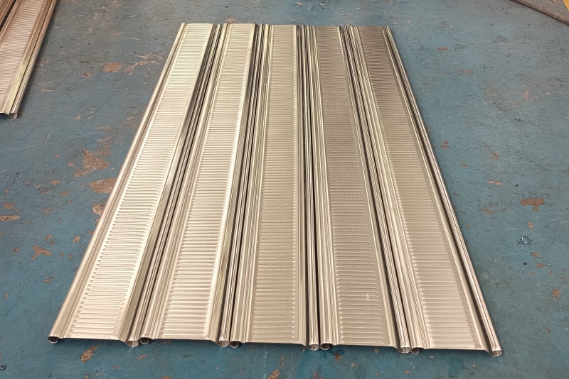 金屬卷簾門成型機