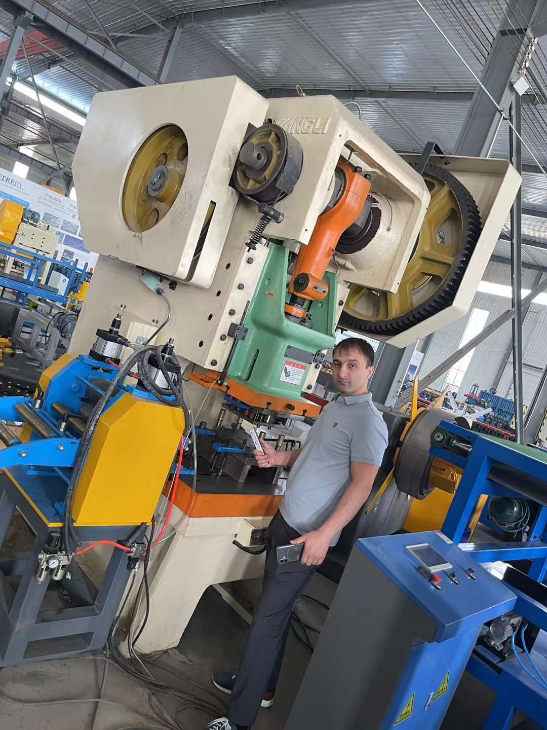 熱烈歡迎哈薩克斯坦國外客戶來訪中拓冷彎，共創(chuàng)輝煌新篇章