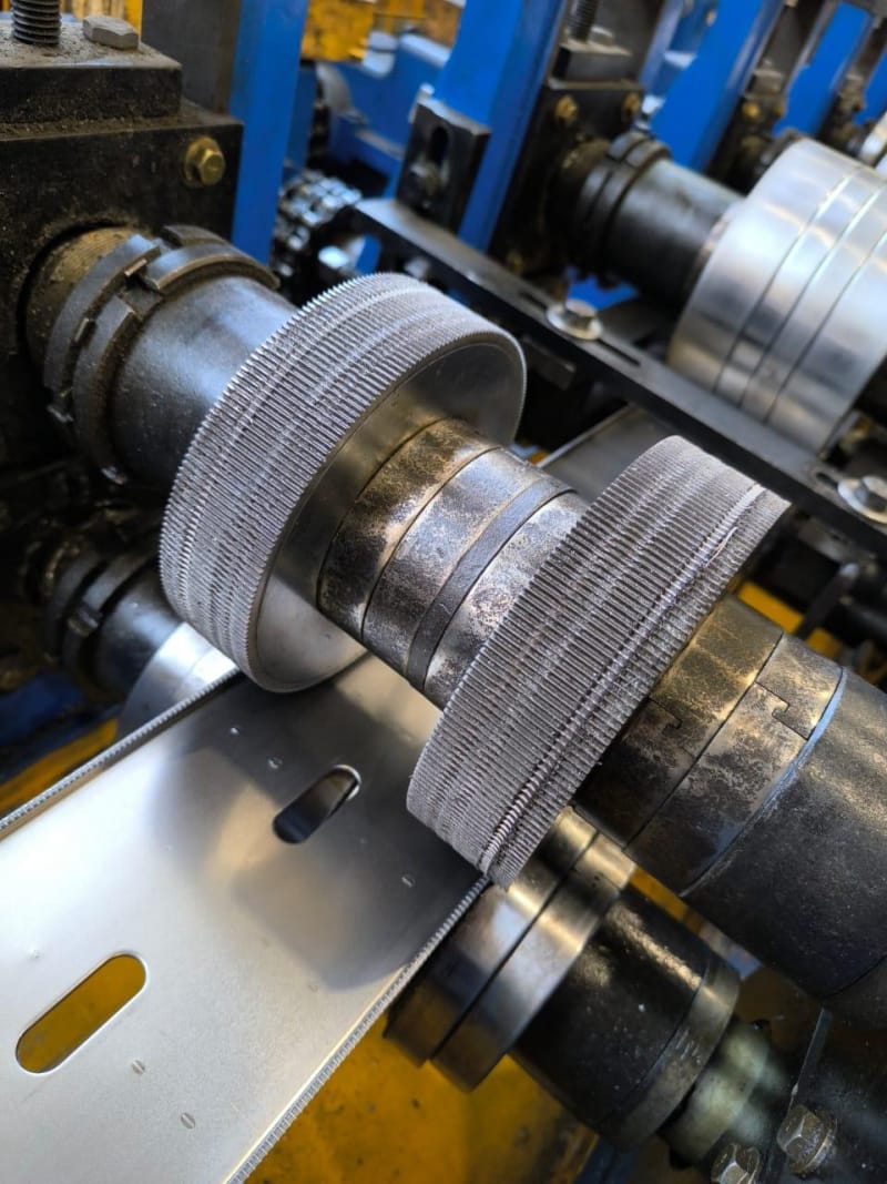 俄羅斯客戶親臨體驗光伏支架設備試機與驗貨過程