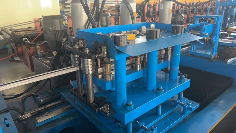 俄羅斯客戶親臨體驗光伏支架設備試機與驗貨過程