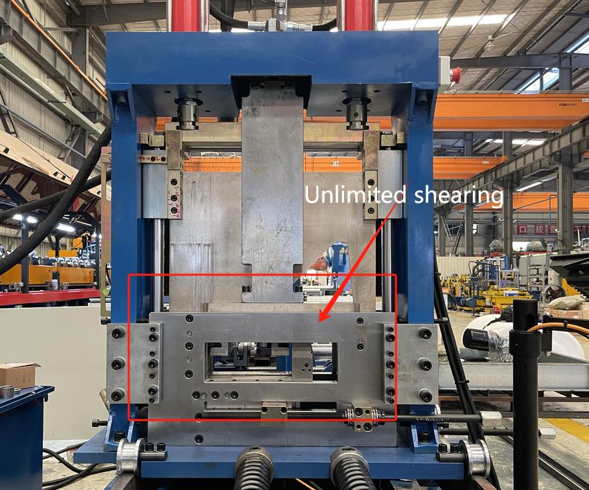 巴西客戶全自動PLC觸摸屏尺寸可調(diào)節(jié)CZ型鋼設備