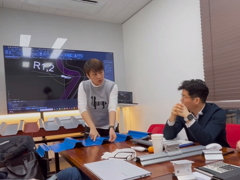 跳出 “內卷” 漩渦！中拓冷彎聯合韓方研發光伏屋面板型，邁向綠色能源新時代