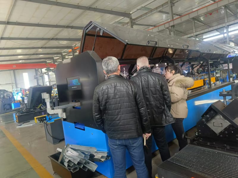 出口沙特地區(qū)的型鋼機(jī)設(shè)備，中拓冷彎工程師展實(shí)力以專業(yè)攻克小邊與腰高難題