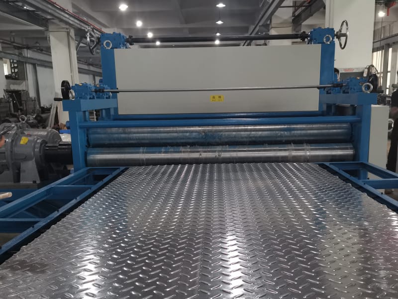 滄州中拓機械蛇年首單！柳葉型壓花機設備遠銷巴西