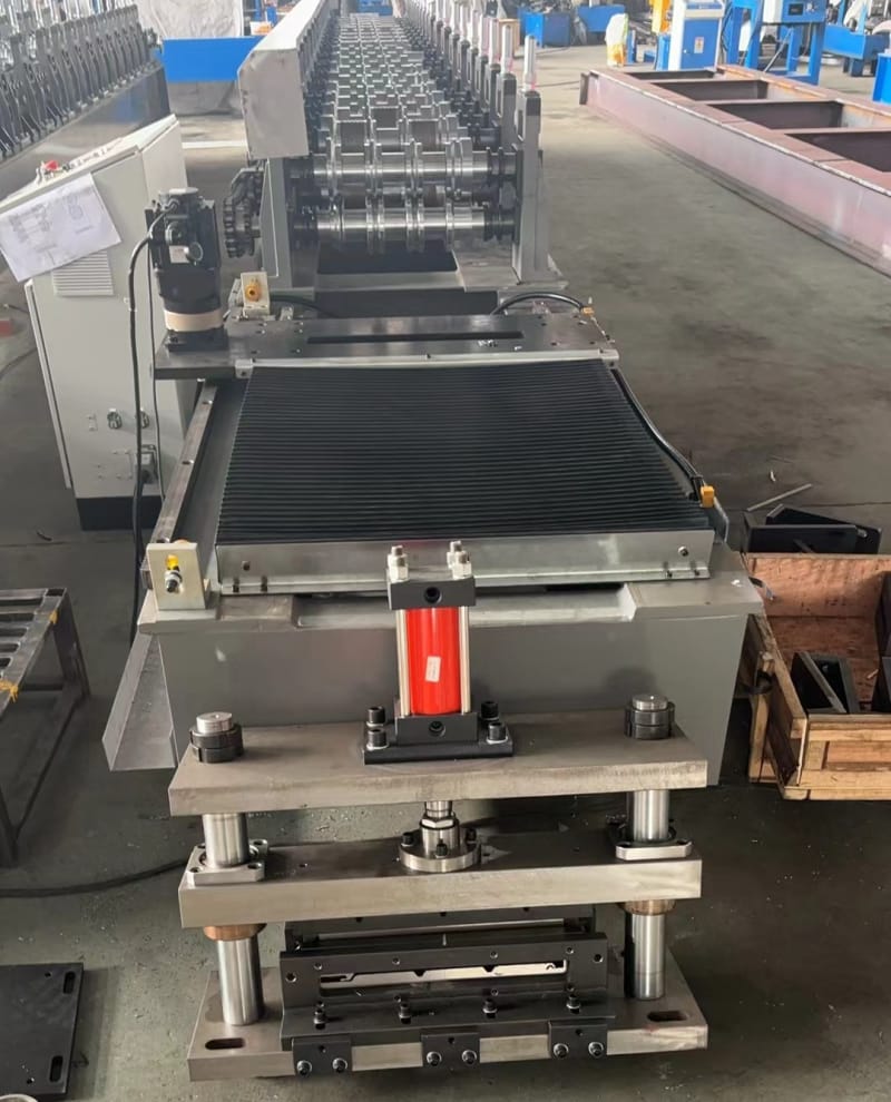 美國扣板滾壓成型機在建筑行業的應用與價值