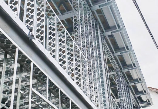 中拓冷彎簽約阿爾及利亞拿下訂單，加拿大、墨西哥、韓國設備同步發運，中拓冷彎海外市場再提速：成功簽約拓展業務，多批設備發運全球