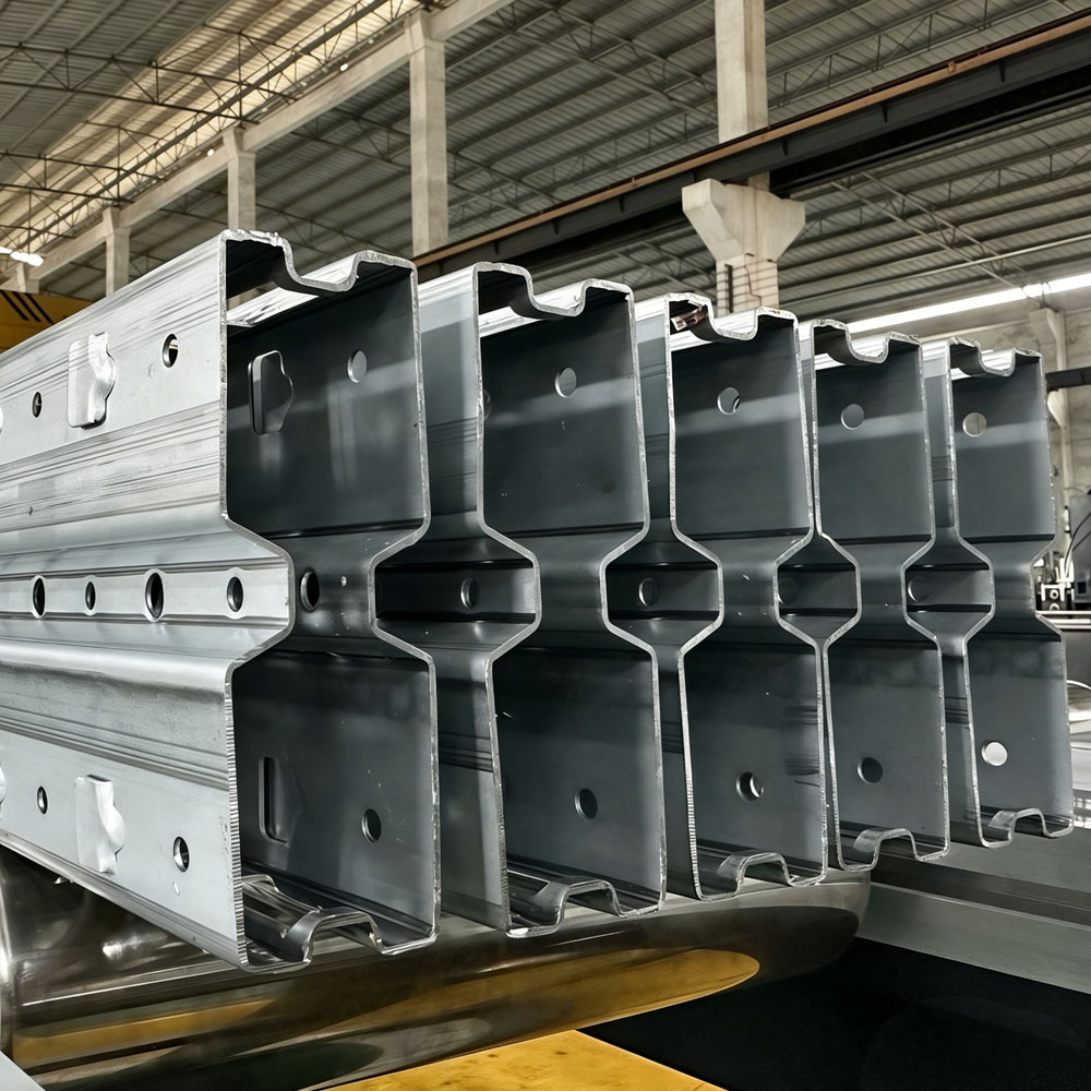 深耕高精度成型技術(shù)｜SR-M9030 M9雙機架閉口立柱機，倉儲裝備制造優(yōu)選方案